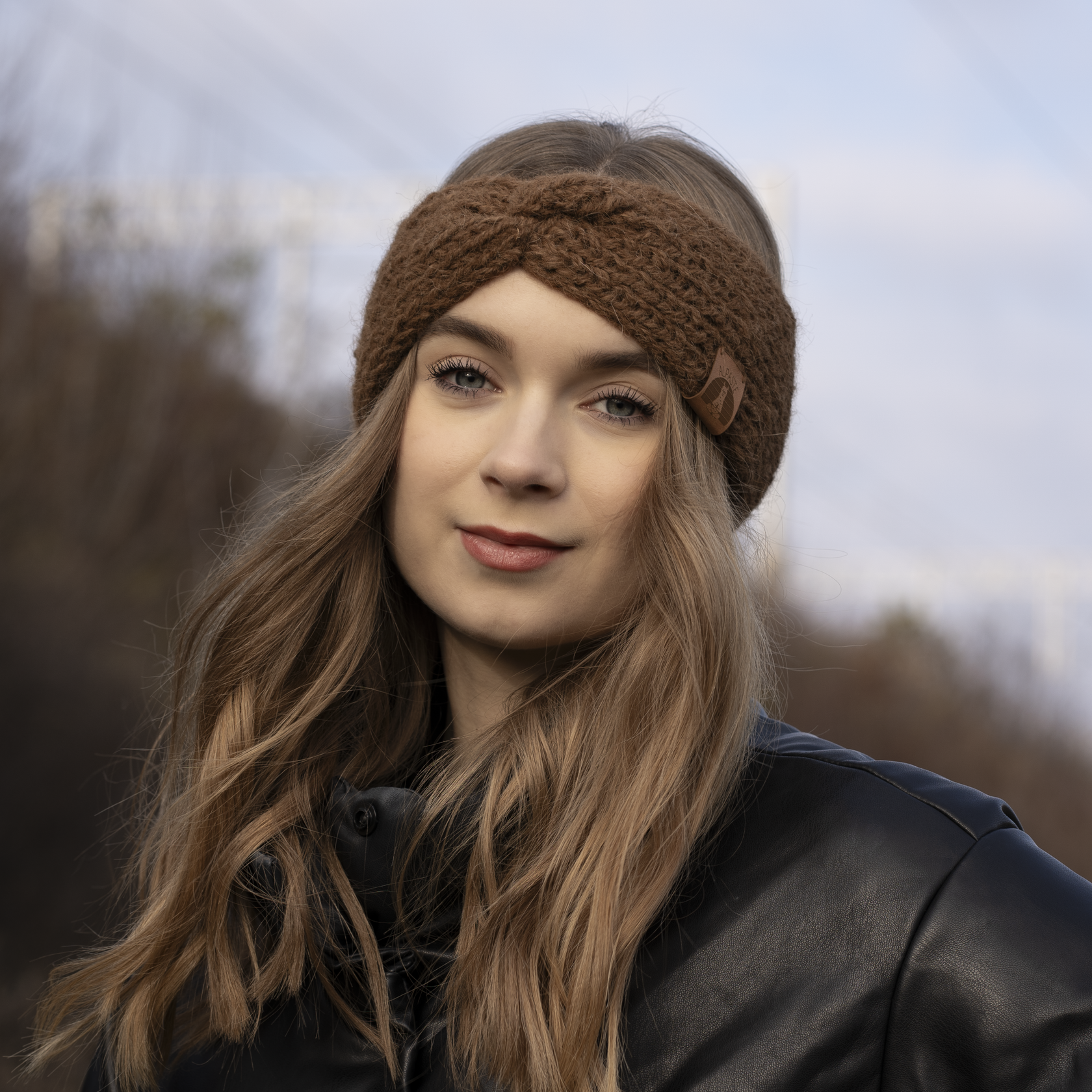 Naturalna opaska z wełny alpak – brązowa, ręcznie robiona